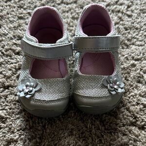 Charming Silver Kids Dress Shoes with Flower Accent